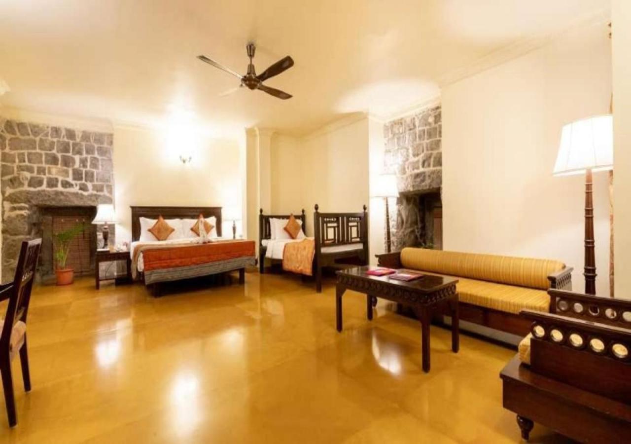 Fort Jadhavgadh -A Gadh Heritage Hotel Sasvad Esterno foto