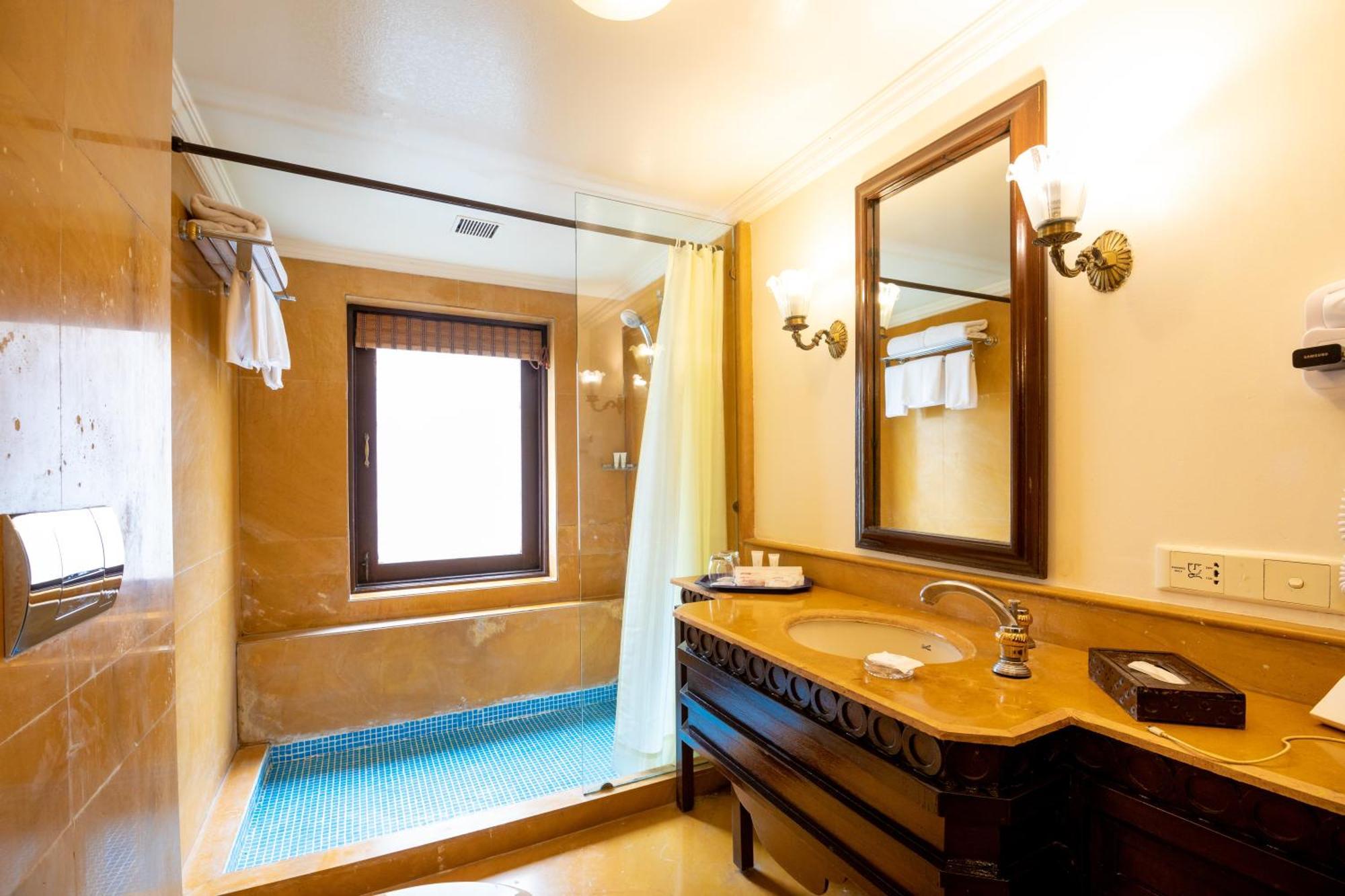 Fort Jadhavgadh -A Gadh Heritage Hotel Sasvad Esterno foto