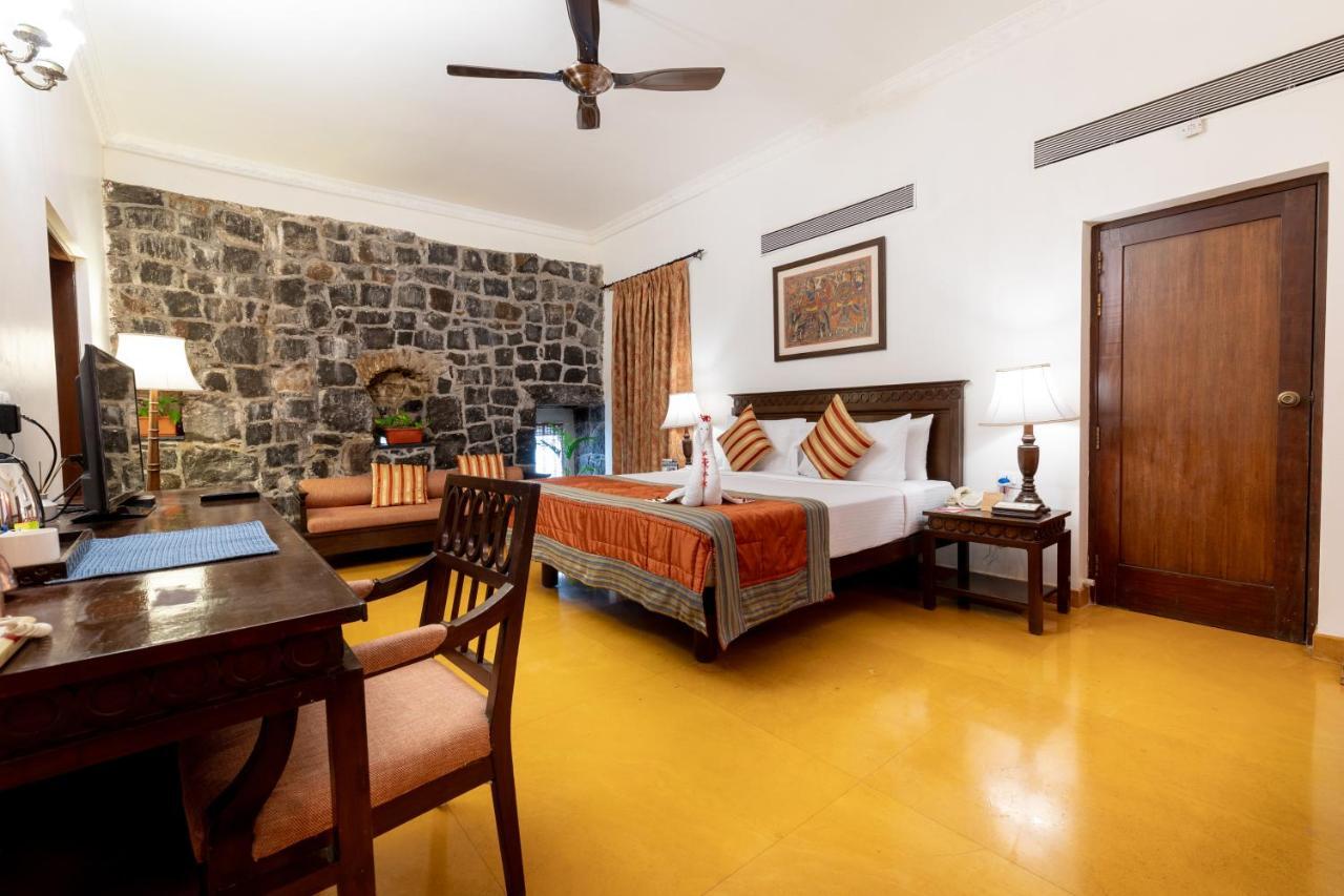 Fort Jadhavgadh -A Gadh Heritage Hotel Sasvad Esterno foto
