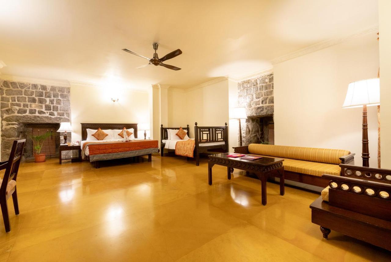 Fort Jadhavgadh -A Gadh Heritage Hotel Sasvad Esterno foto