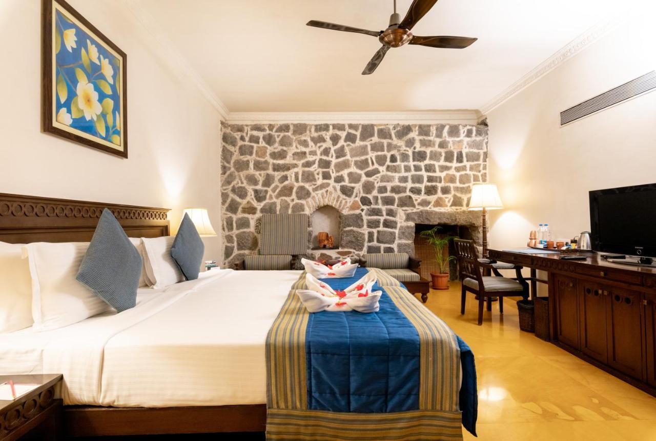 Fort Jadhavgadh -A Gadh Heritage Hotel Sasvad Esterno foto