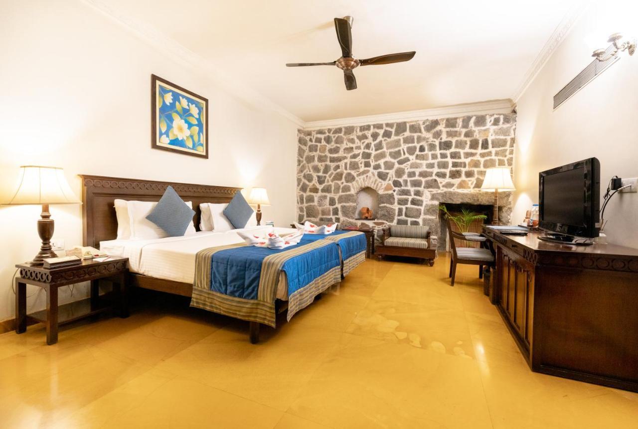 Fort Jadhavgadh -A Gadh Heritage Hotel Sasvad Esterno foto