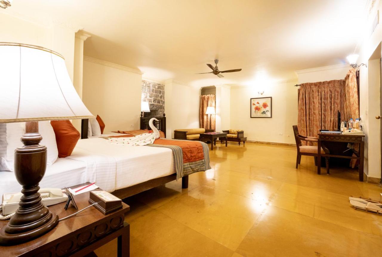 Fort Jadhavgadh -A Gadh Heritage Hotel Sasvad Esterno foto