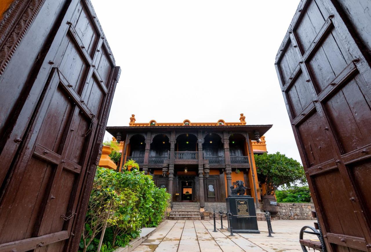 Fort Jadhavgadh -A Gadh Heritage Hotel Sasvad Esterno foto