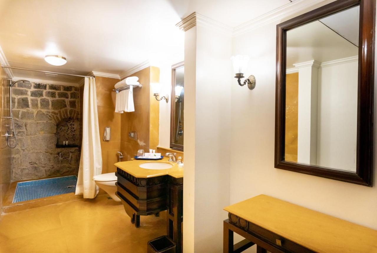 Fort Jadhavgadh -A Gadh Heritage Hotel Sasvad Esterno foto