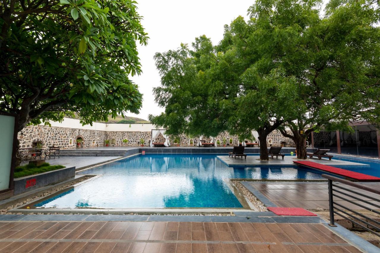 Fort Jadhavgadh -A Gadh Heritage Hotel Sasvad Esterno foto