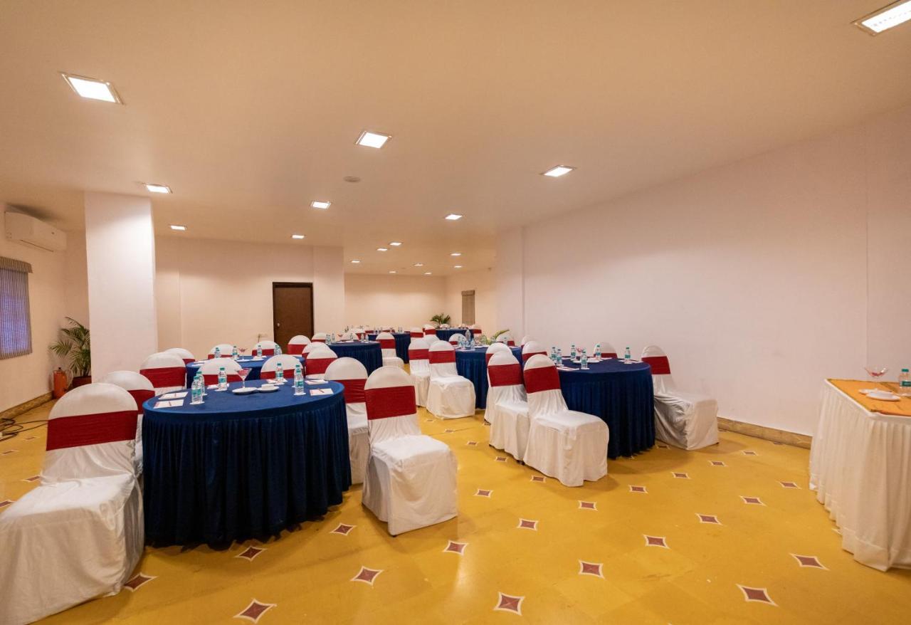 Fort Jadhavgadh -A Gadh Heritage Hotel Sasvad Esterno foto