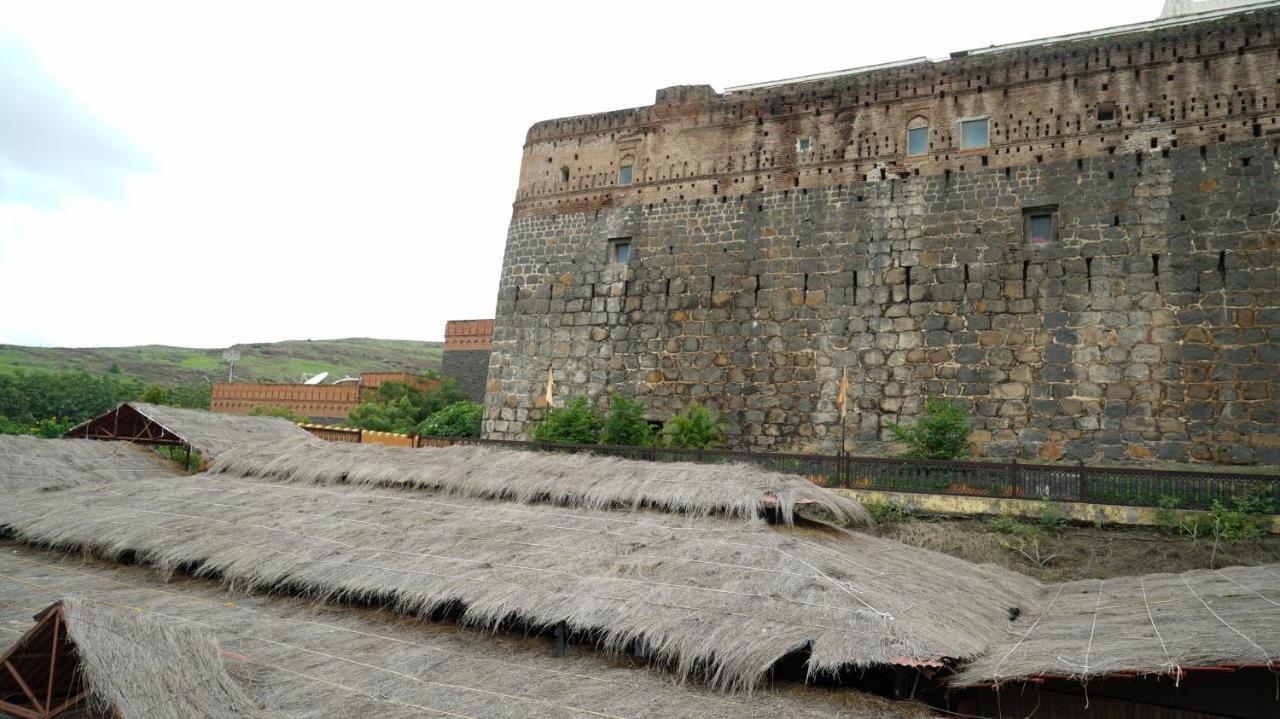 Fort Jadhavgadh -A Gadh Heritage Hotel Sasvad Esterno foto
